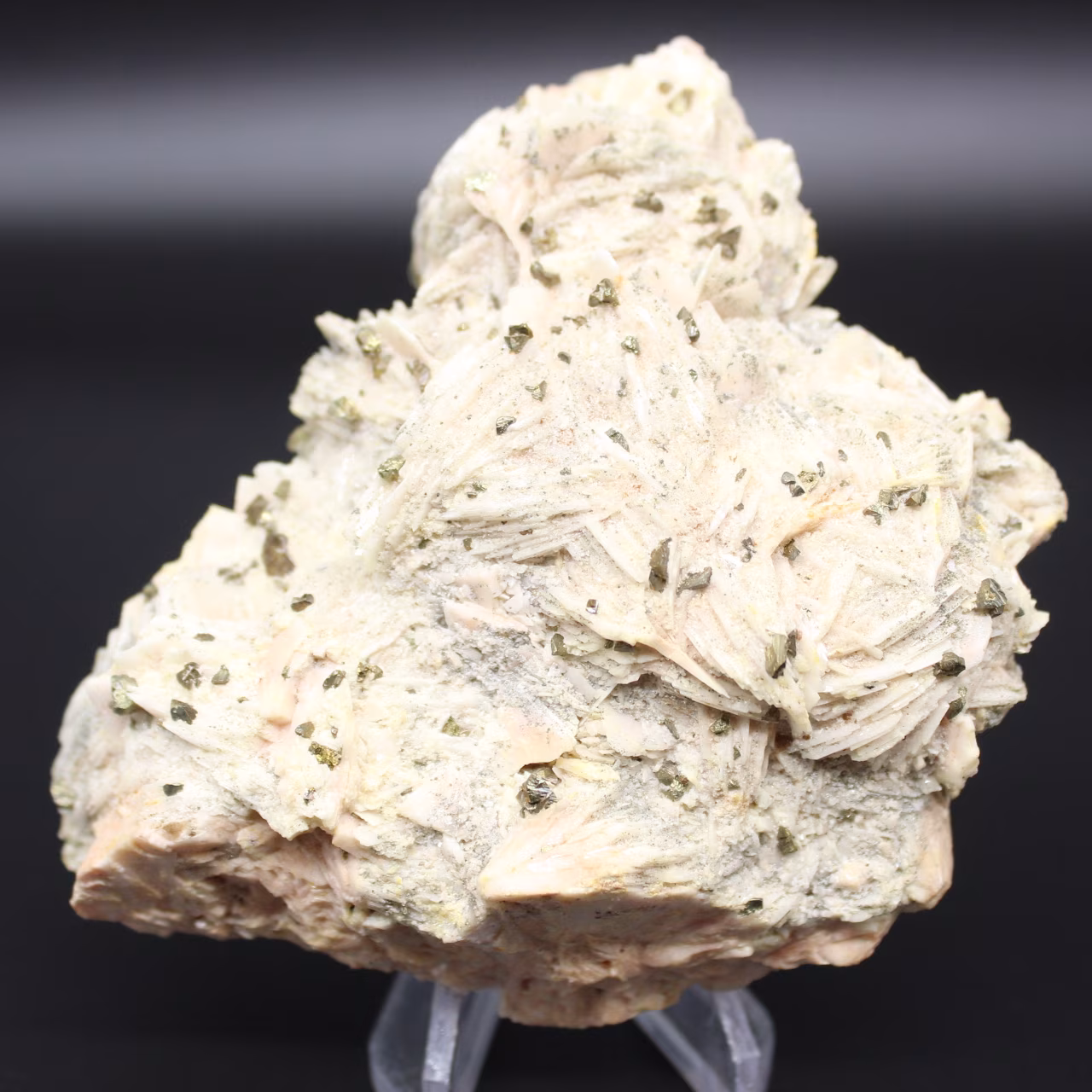 Cristaux de pyrite sur barytine