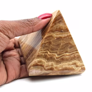 Pyramide en aragonite