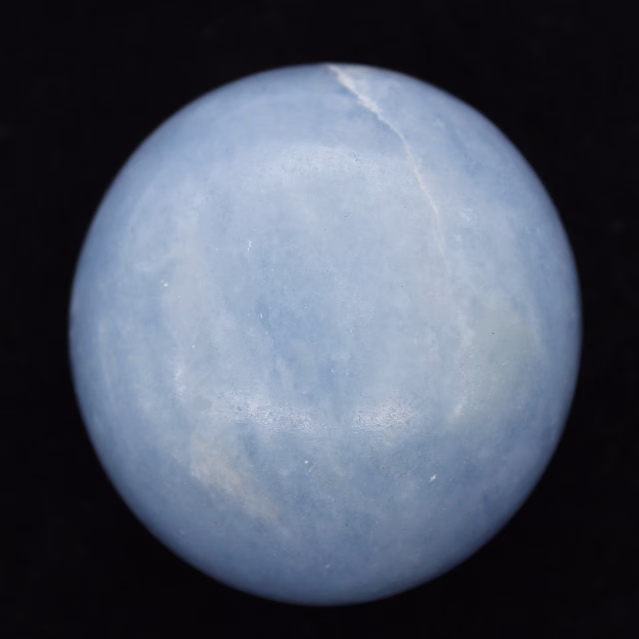 Galet en calcite bleue