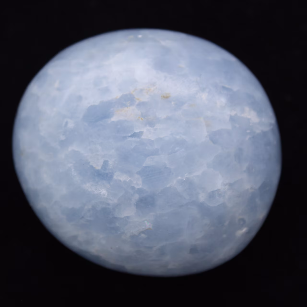 Galet en calcite bleue