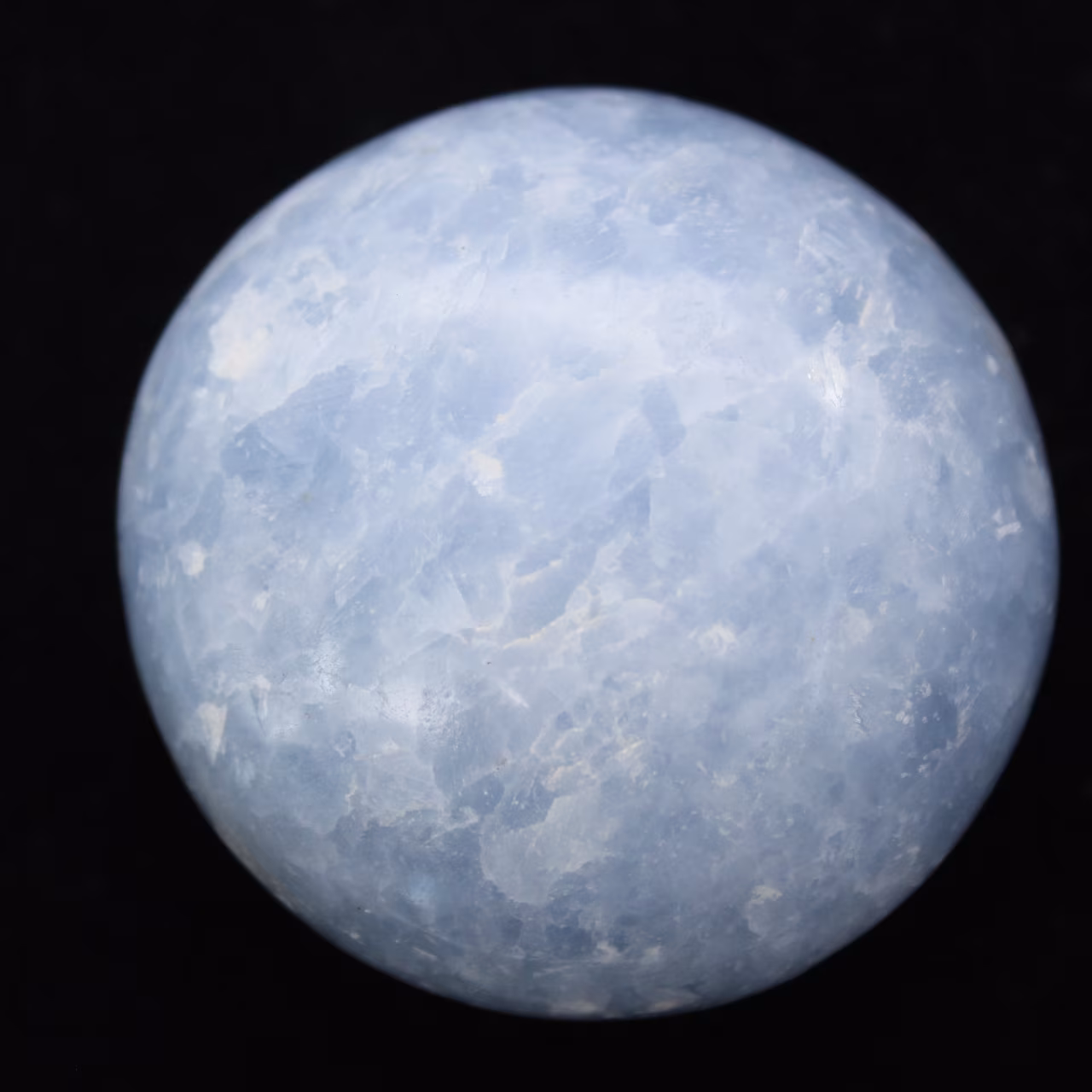 Galet en calcite bleue