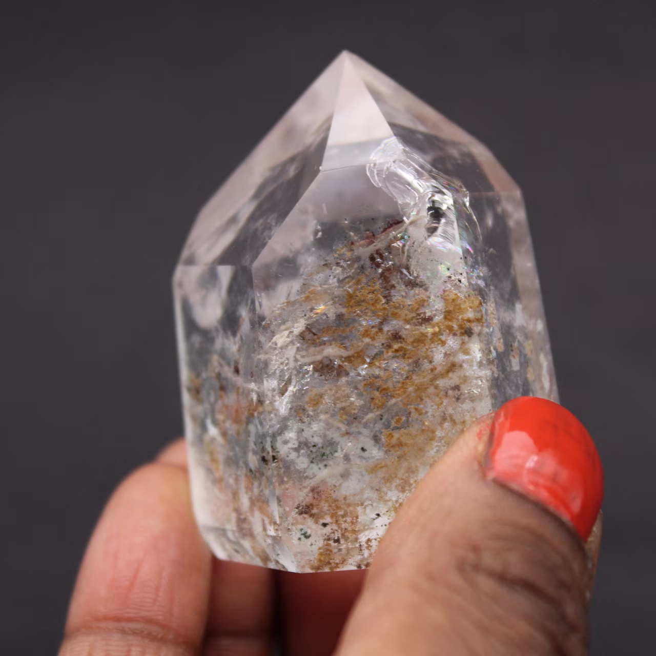 Prisme de cristal de roche à inclusion