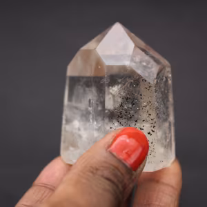 Prisme de quartz avec inclusion
