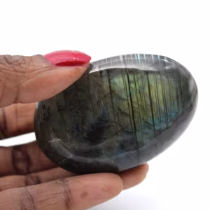 Galet poli en Labradorite