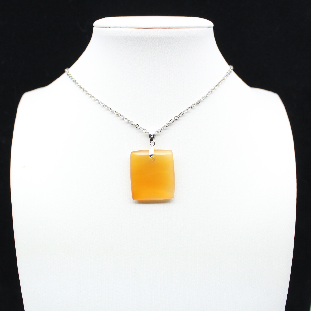 Pendentif carré en cornaline