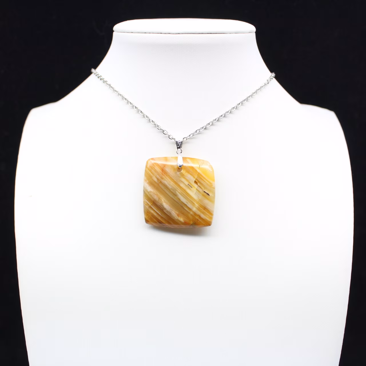 Pendentif carré en cornaline