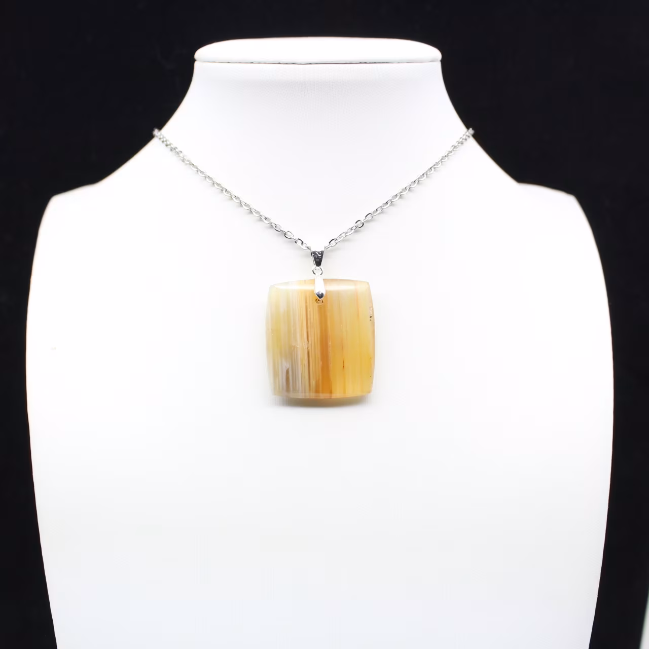 Pendentif carré en cornaline