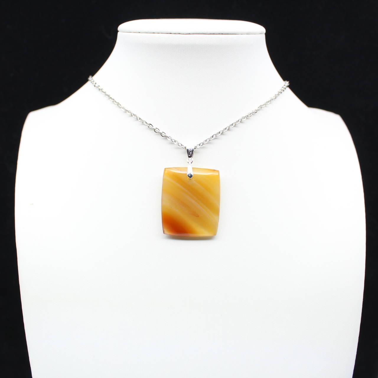 Pendentif carré en cornaline