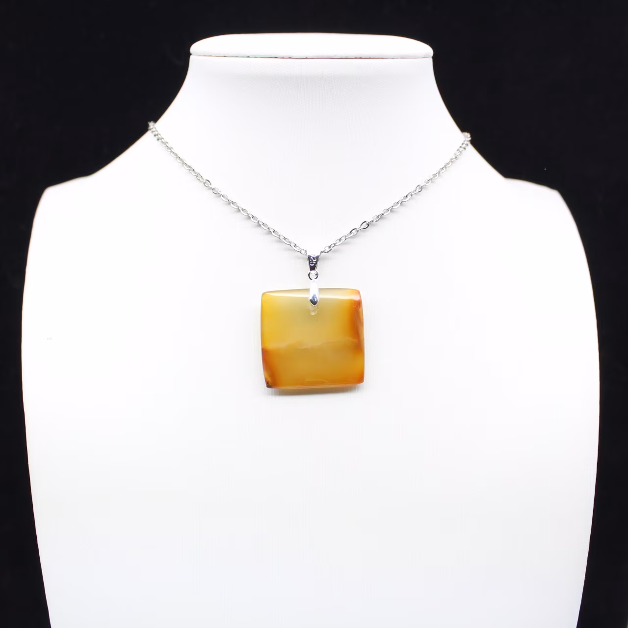 Pendentif carré en cornaline