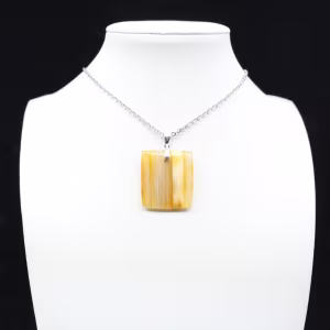 Pendentif carré en cornaline