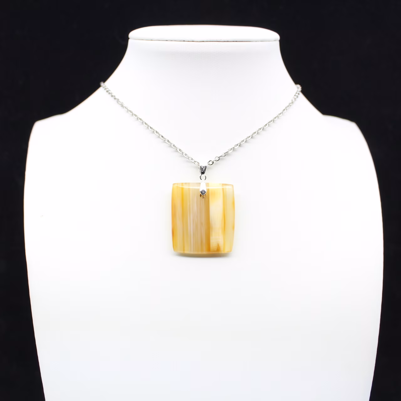 Pendentif carré en cornaline