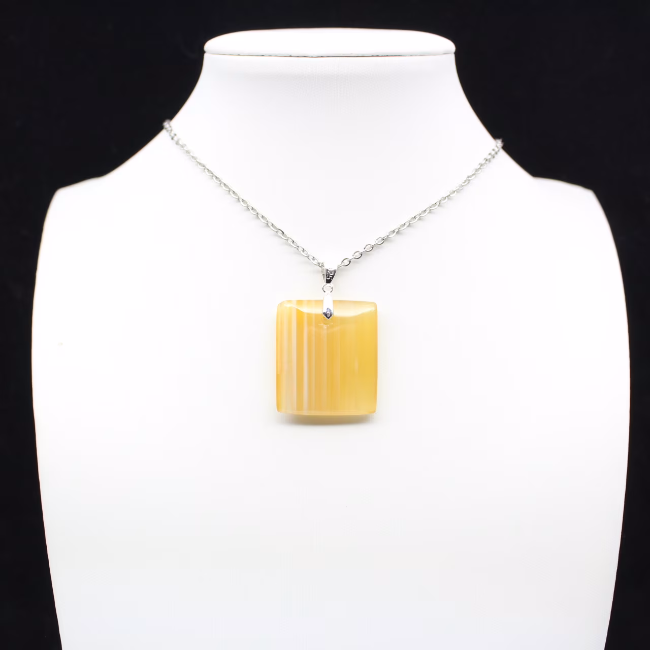 Pendentif carré en cornaline
