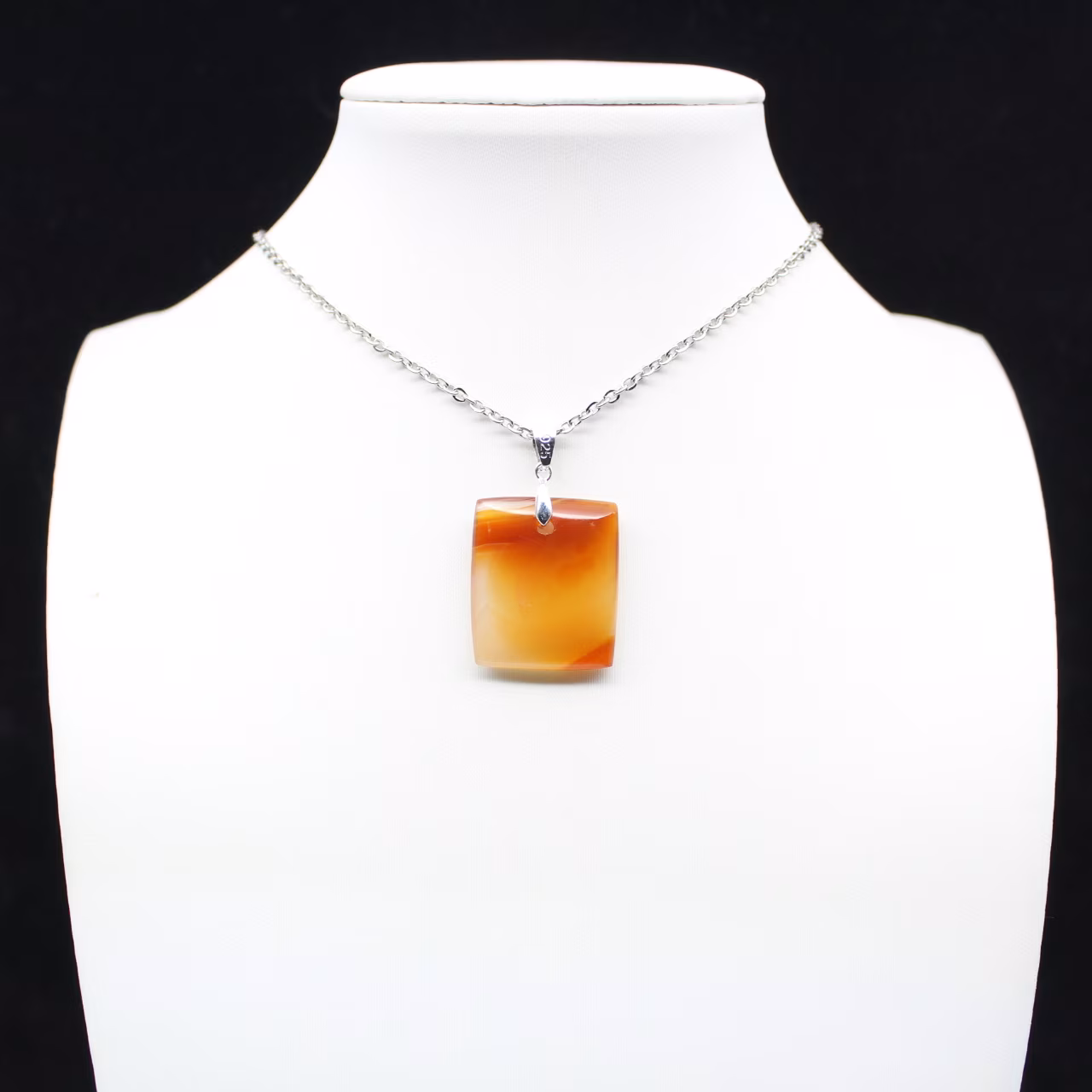 Pendentif carré en cornaline