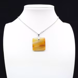 Pendentif carré en cornaline