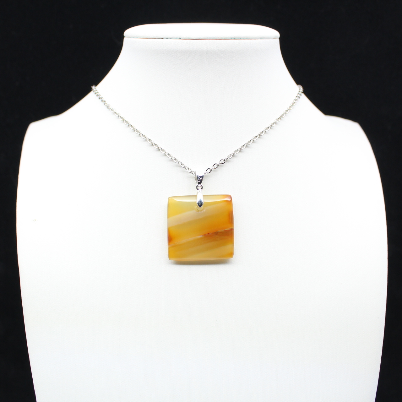 Pendentif carré en cornaline