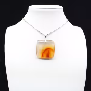 Pendentif carré en cornaline