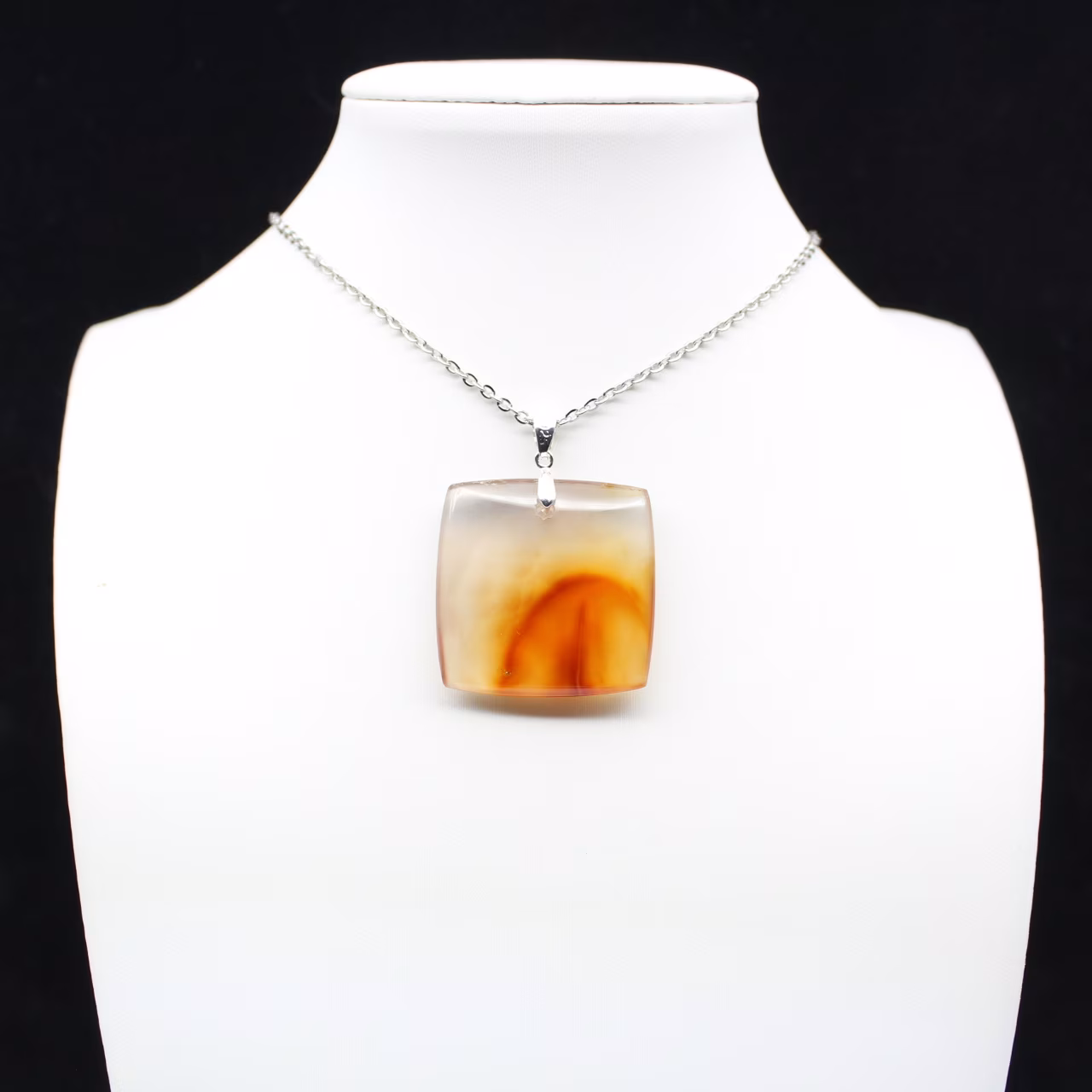 Pendentif carré en cornaline