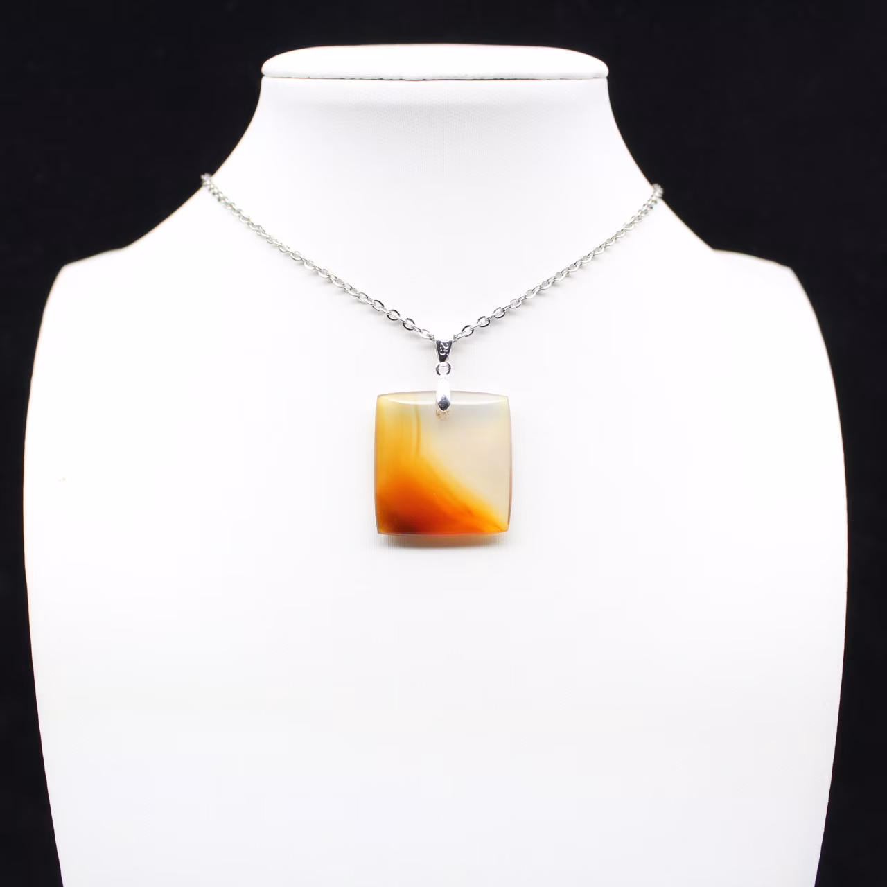 Pendentif carré en cornaline