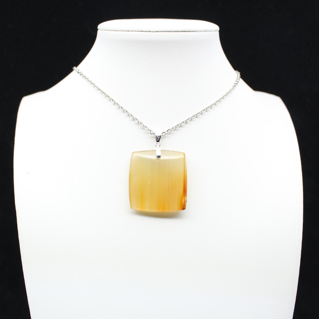 Pendentif carré en cornaline