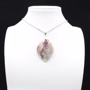 Pendentif feuille à inclusion de Tourmaline rose