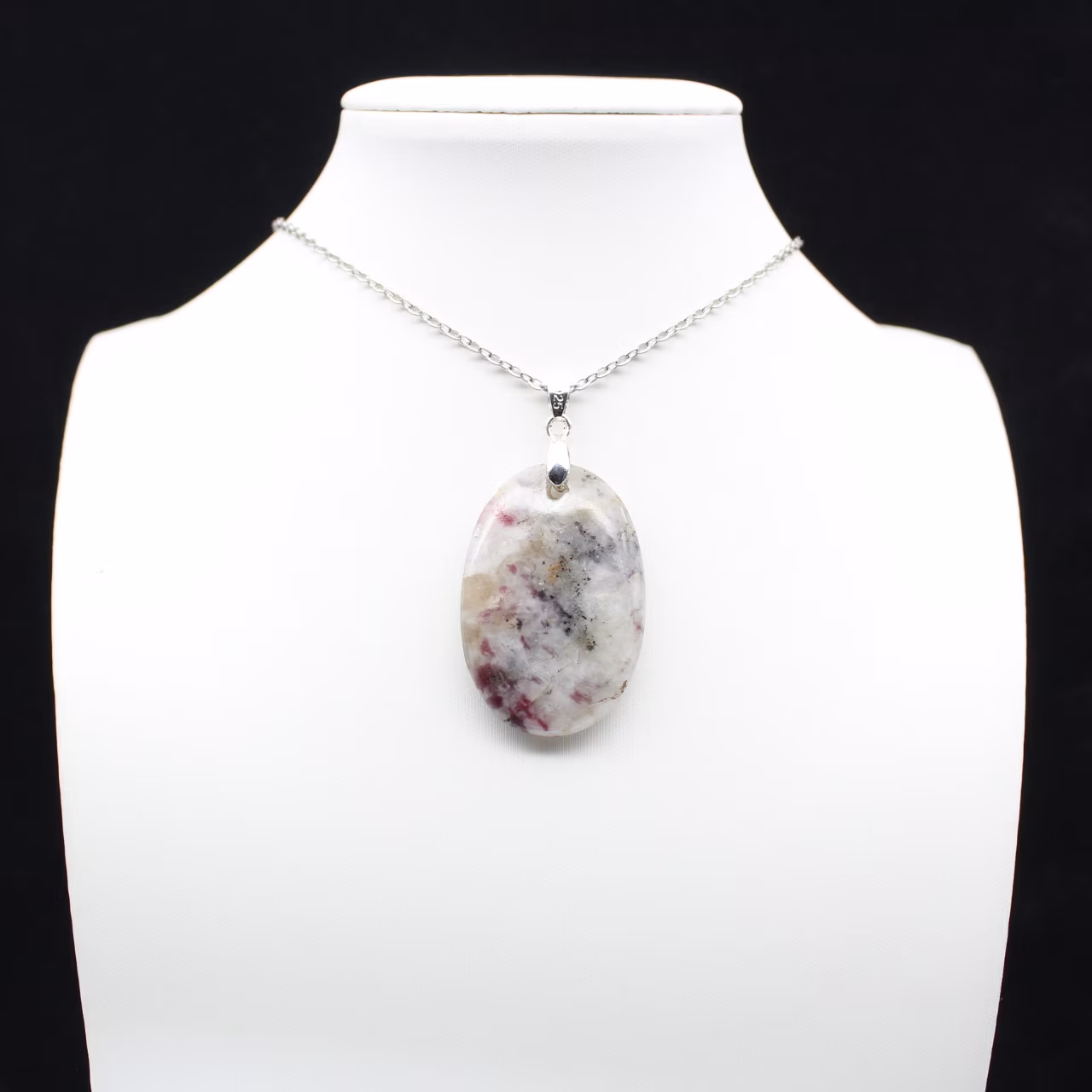 Pendentif ovale à inclusion de Tourmaline rose