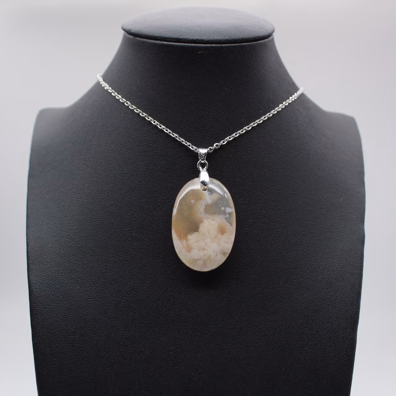 Pendentif ovale en agate fleur