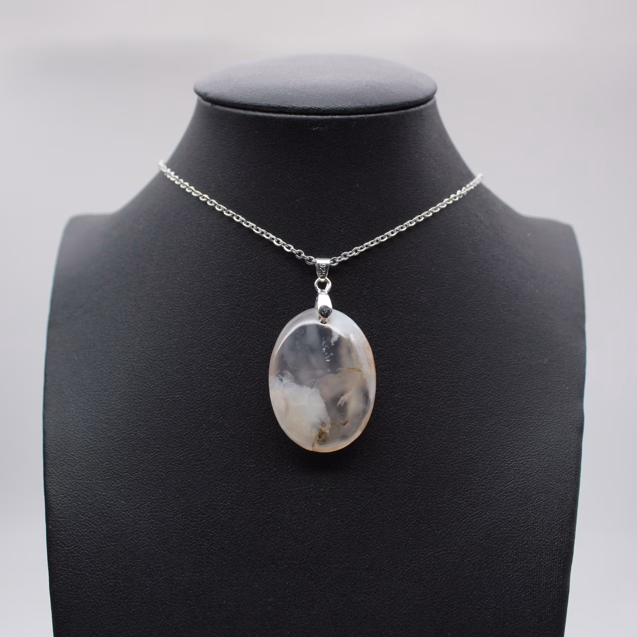 Pendentif ovale en agate fleur