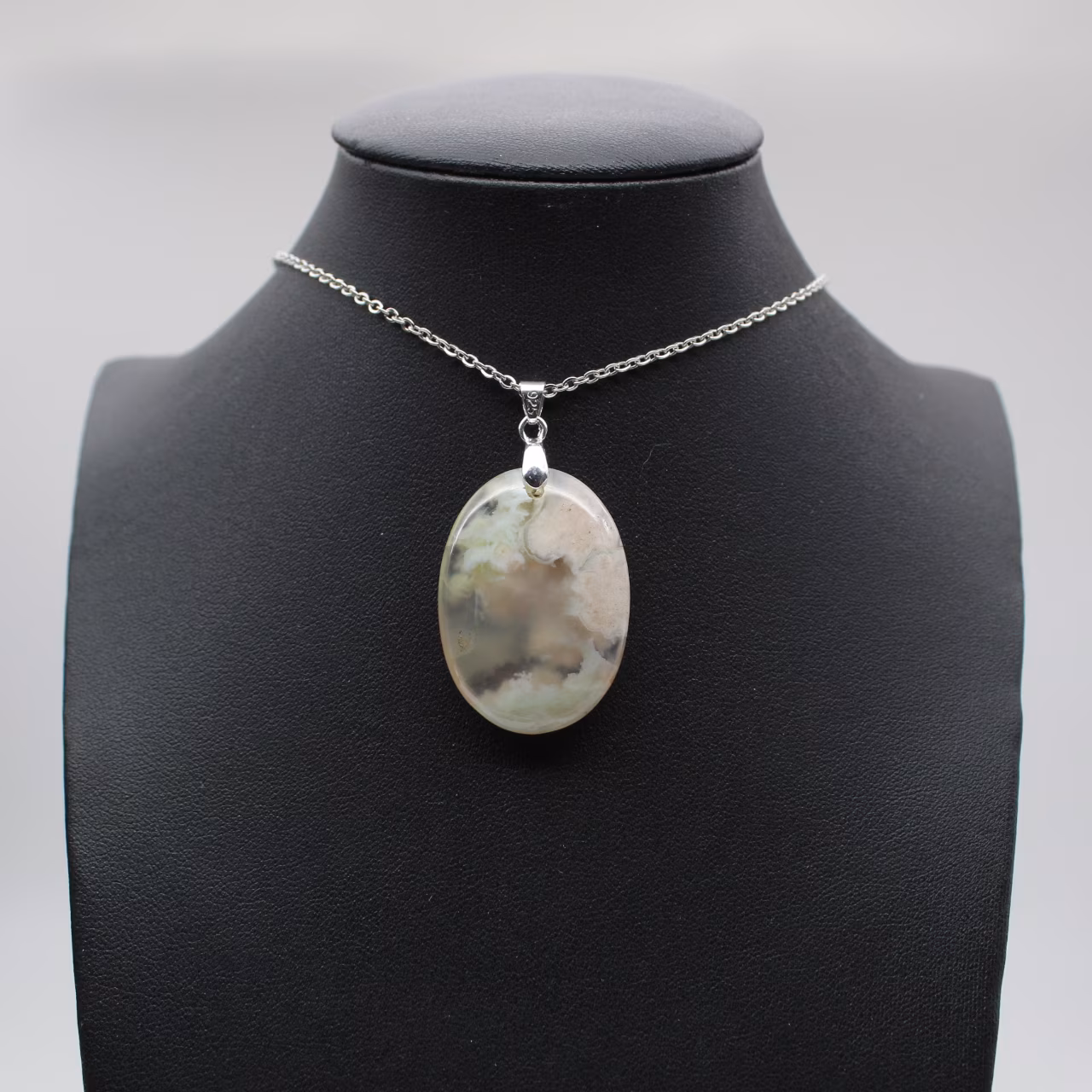Pendentif ovale en agate fleur