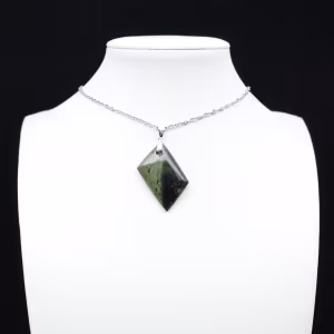 Pendentif de jaspe kambamba de forme de losange