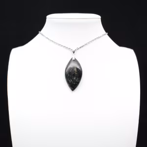 Pendentif de jaspe kambamba en forme de feuille