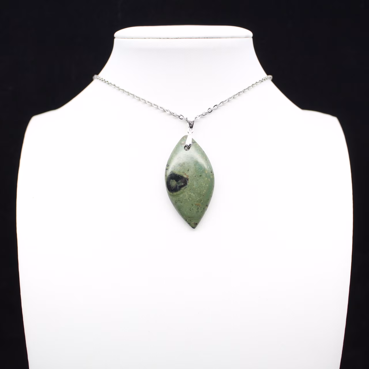 Pendentif de jaspe kambamba en forme de feuille
