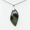 Pendentif de jaspe kambamba en forme de feuille - 1