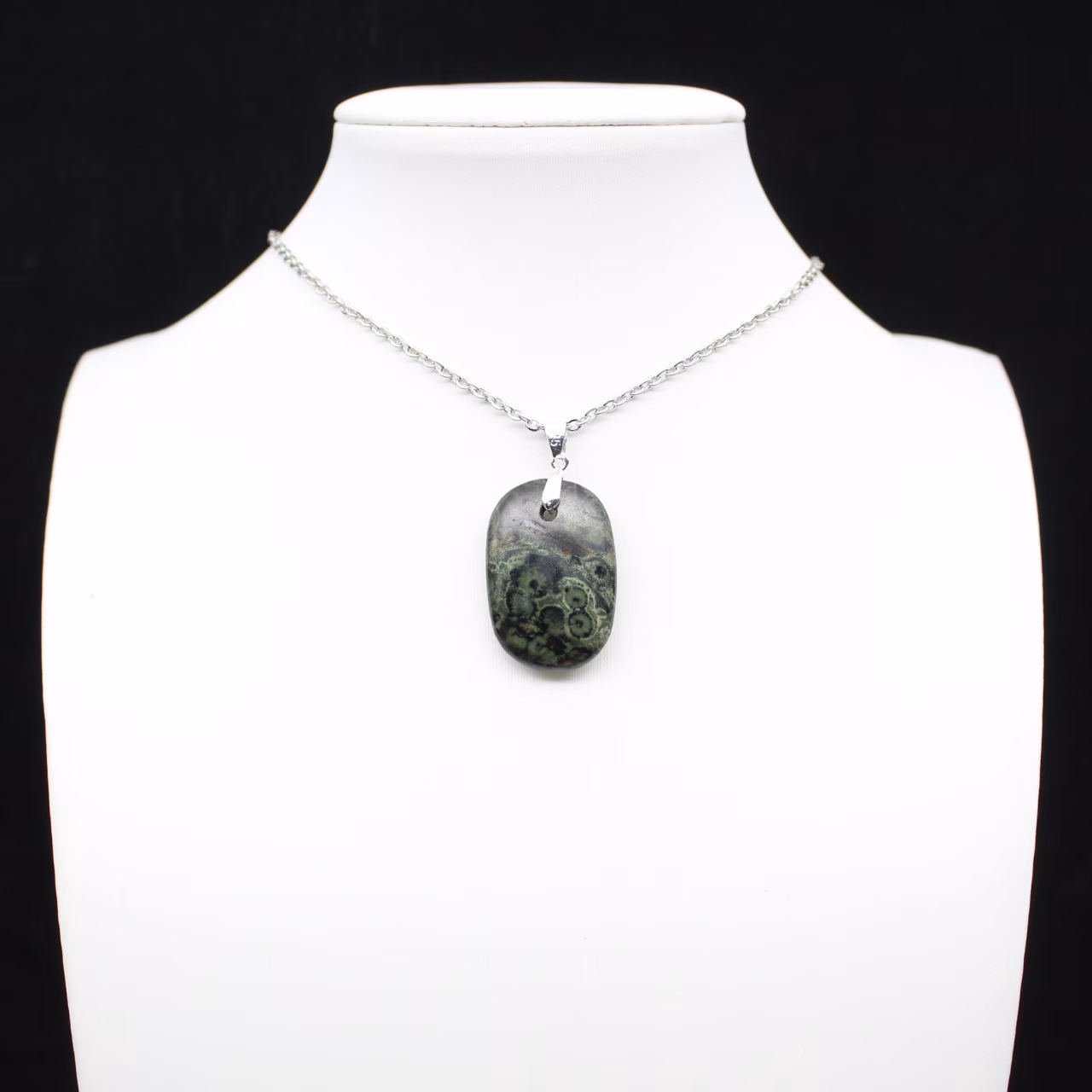 Pendentif de jaspe kambamba de forme ovale