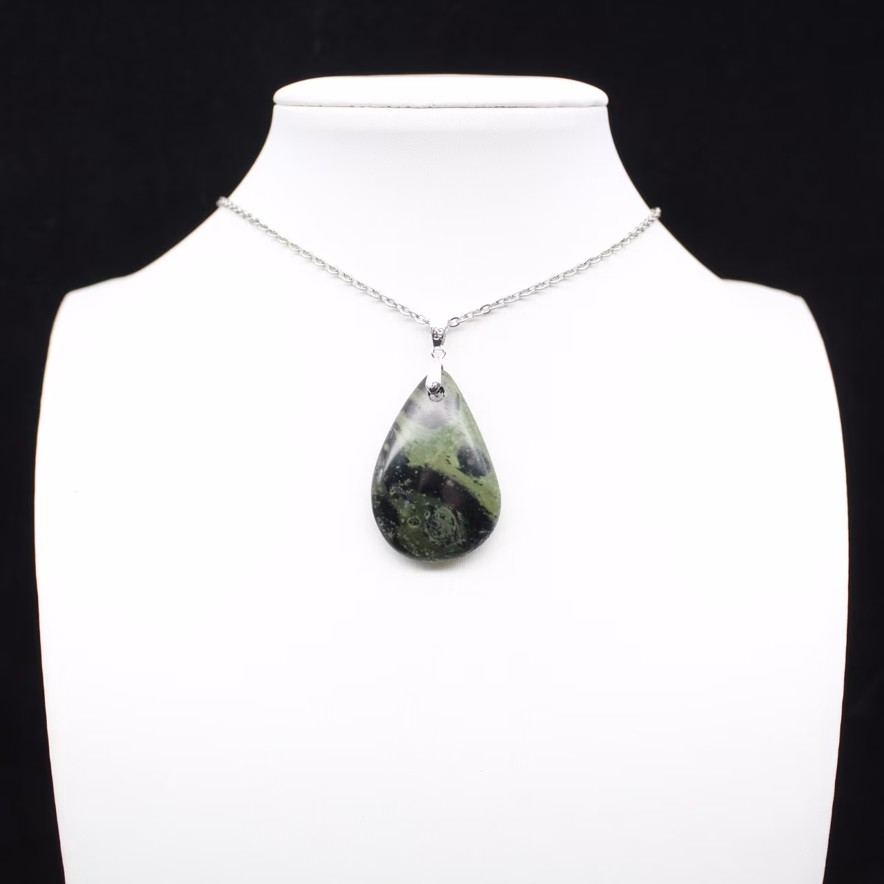 Pendentif de jaspe kambamba en forme de goutte