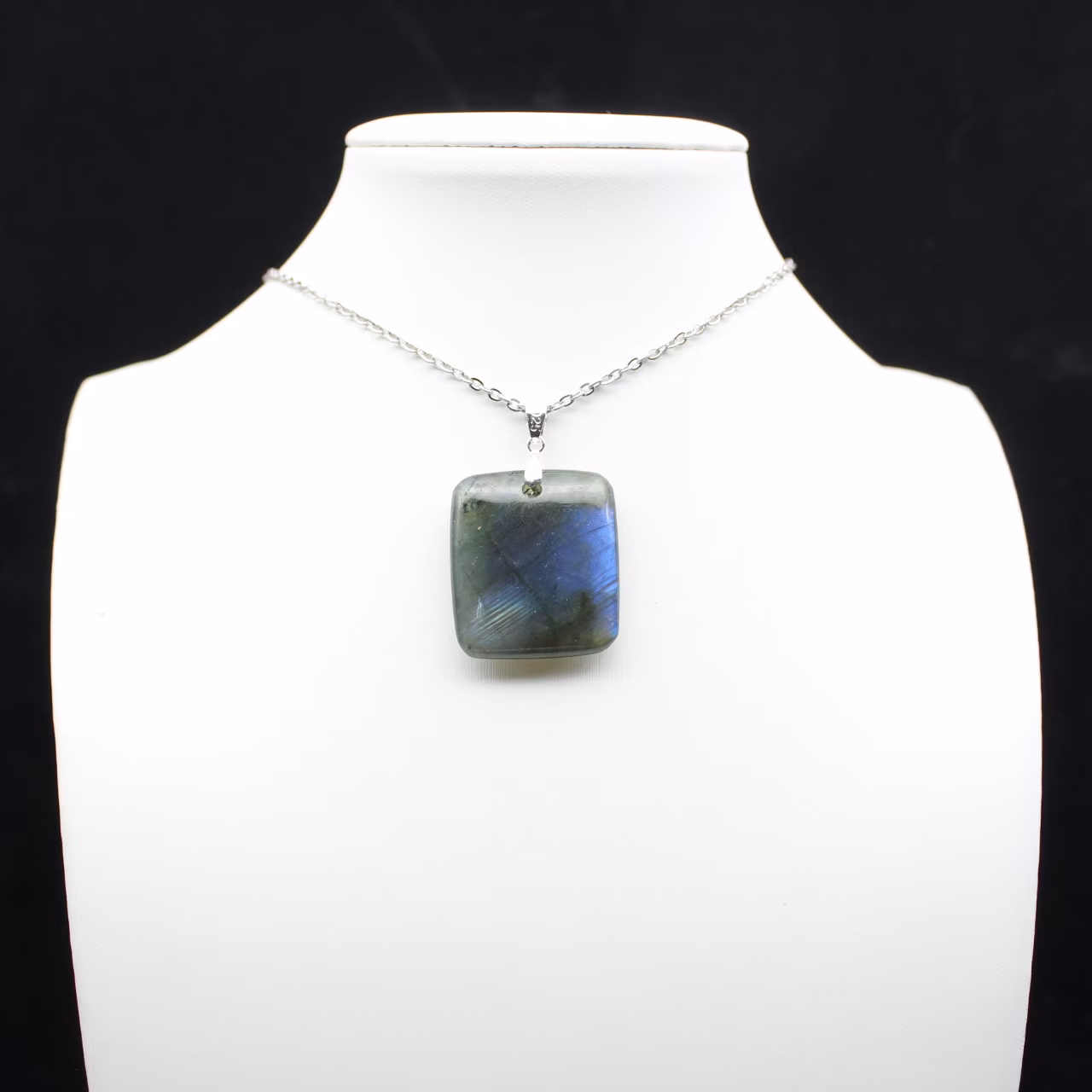 Pendentif carré en labradorite