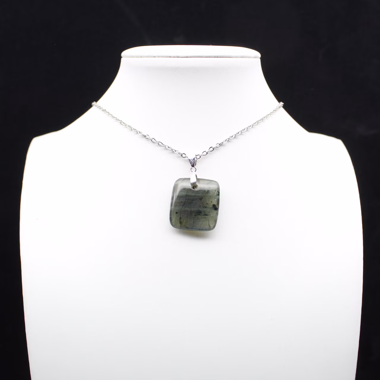 Pendentif carré en labradorite