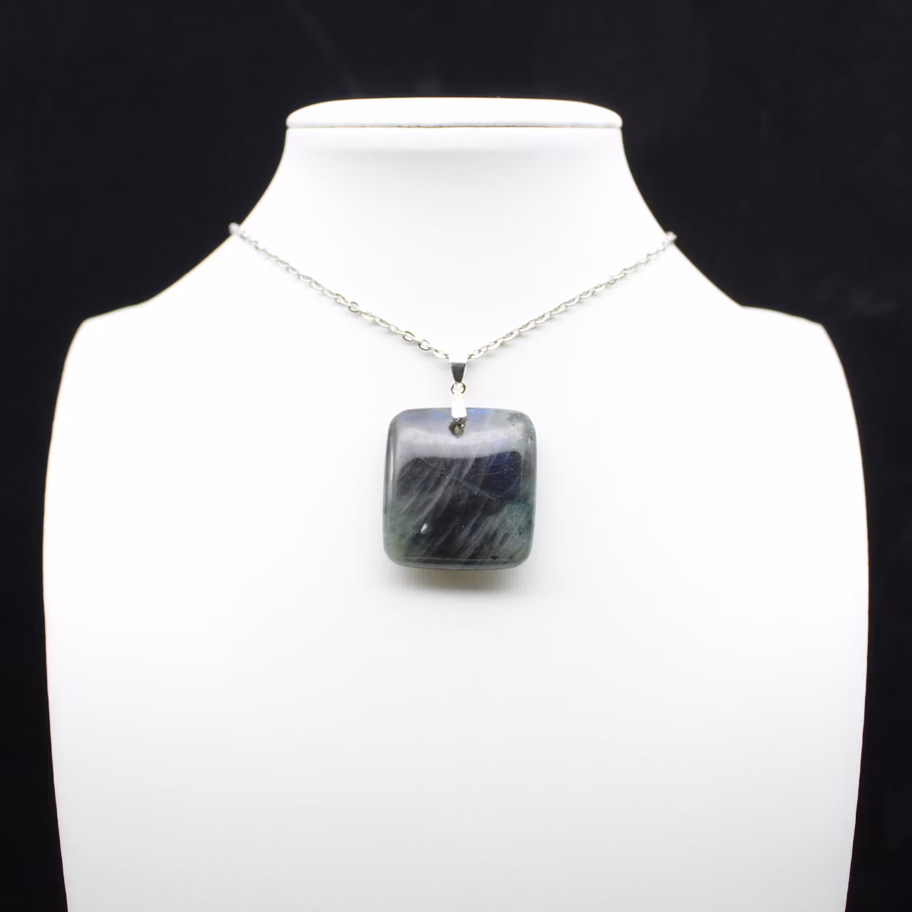 Pendentif carré en labradorite