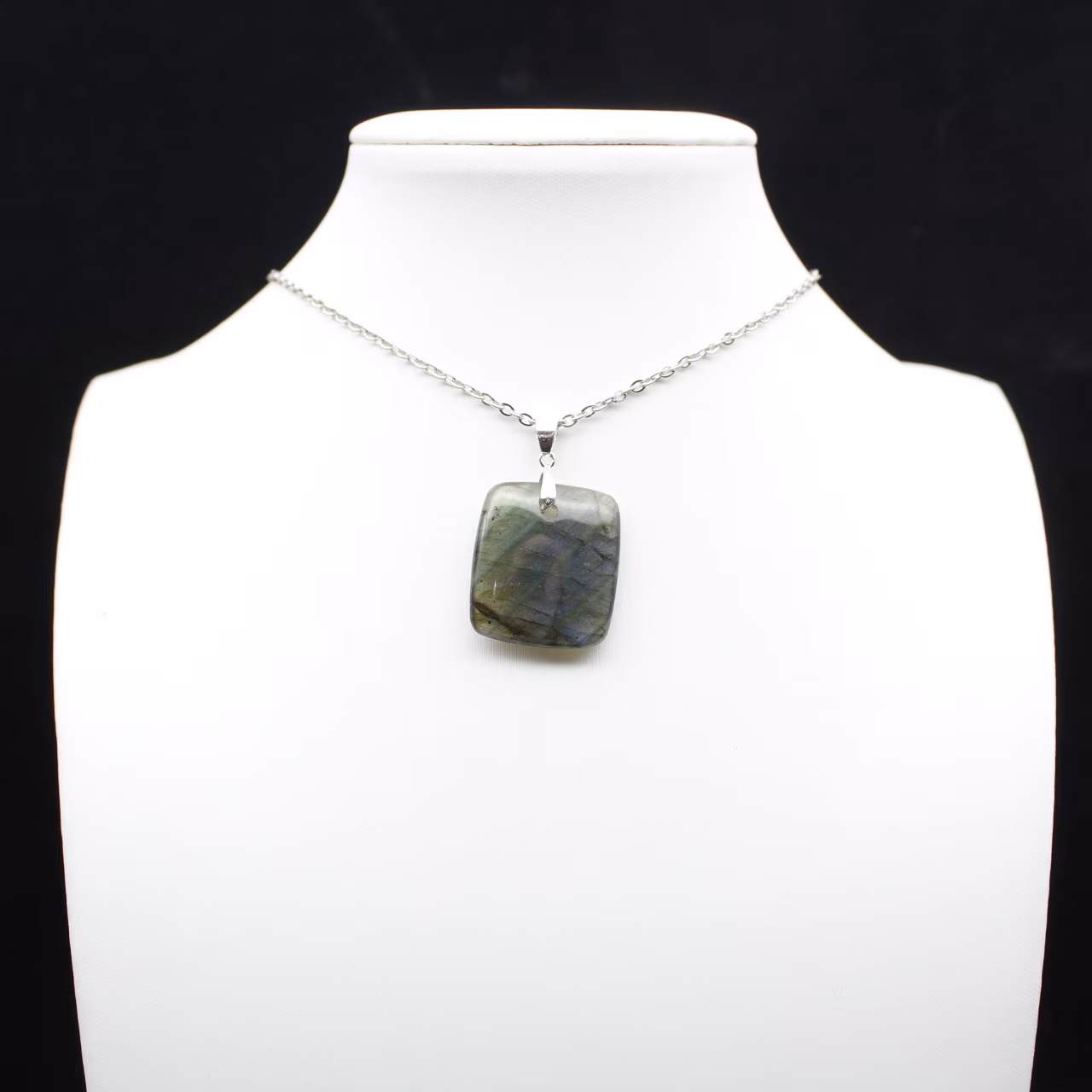 Pendentif carré en labradorite