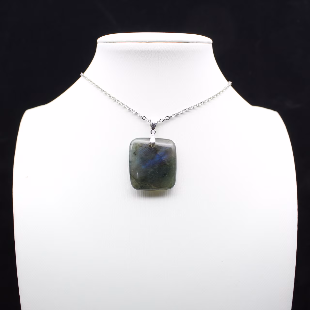 Pendentif carré en labradorite