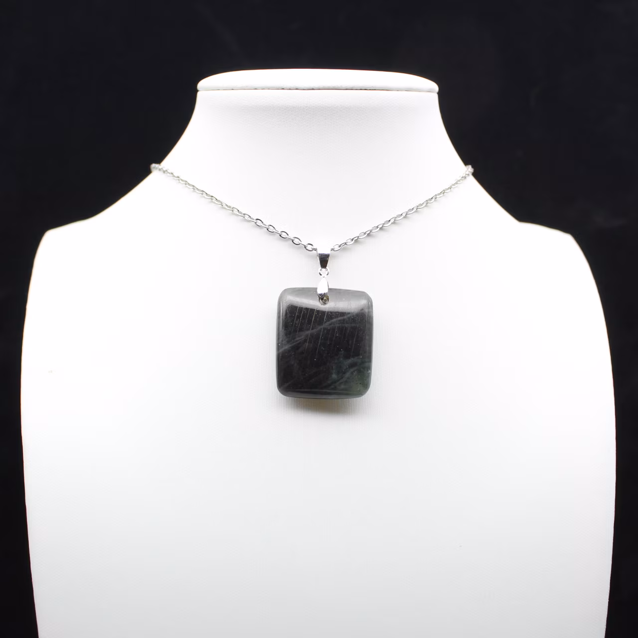 Pendentif carré en pierre de labradorite