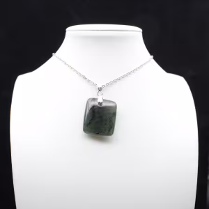 Pendentif carré en labradorite naturelle