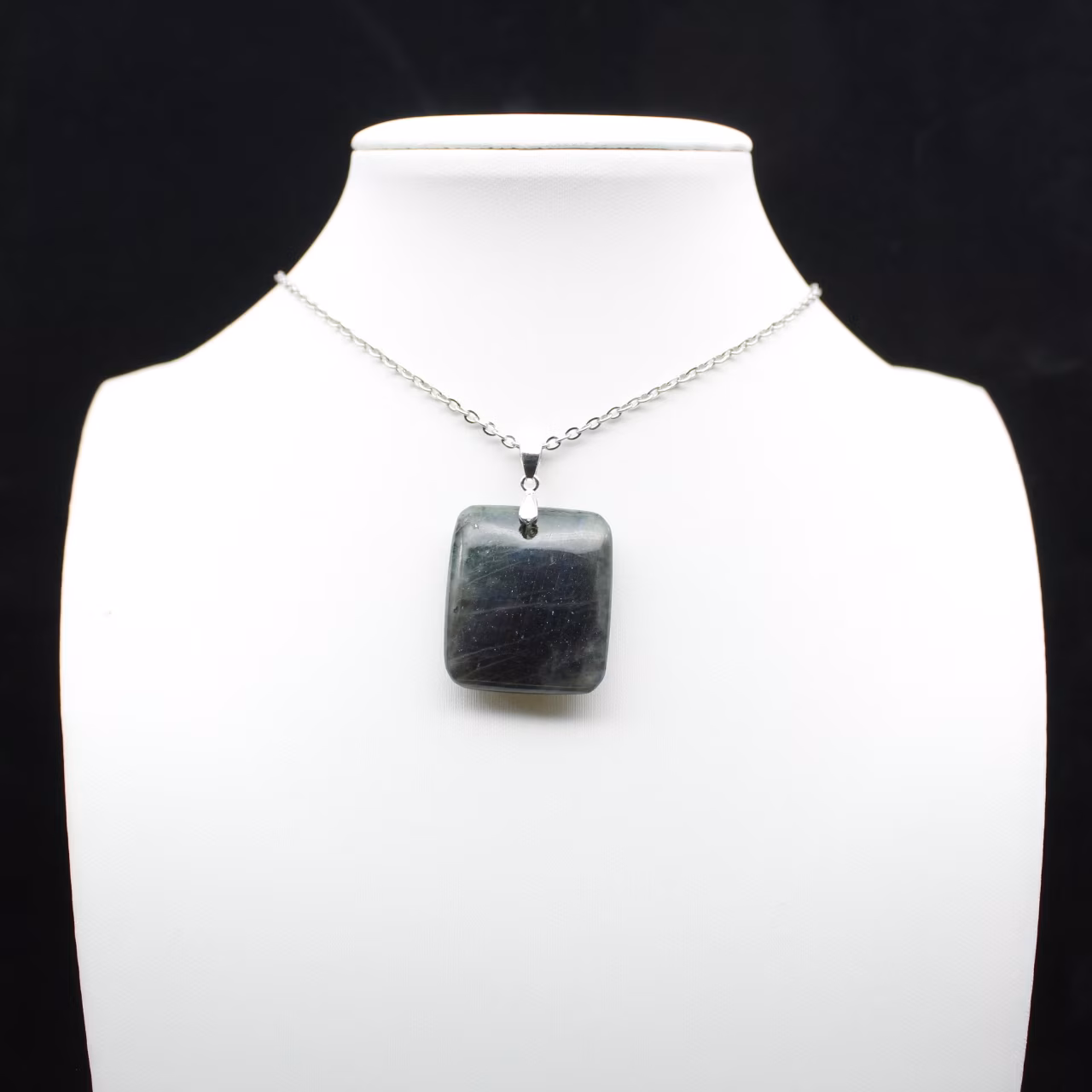 Pendentif carré en labradorite