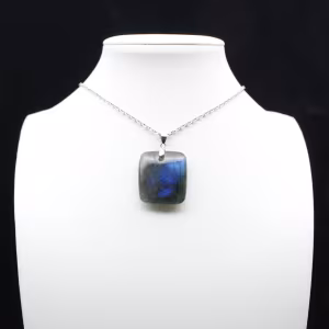 Pendentif carré en pierre de labradorite