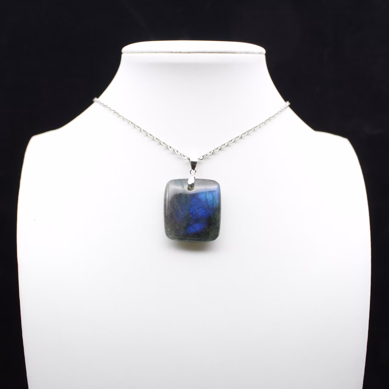 Pendentif carré en pierre de labradorite