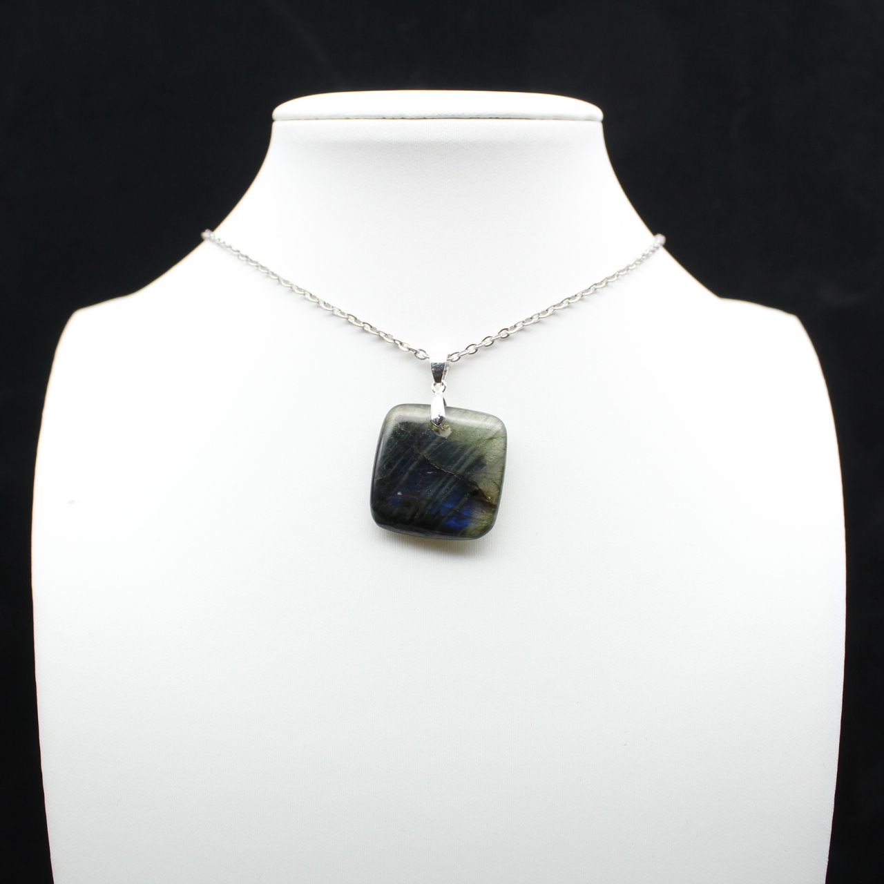 Pendentif carré en labradorite naturelle