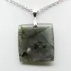 Pendentif carré en labradorite de Madagascar - 1