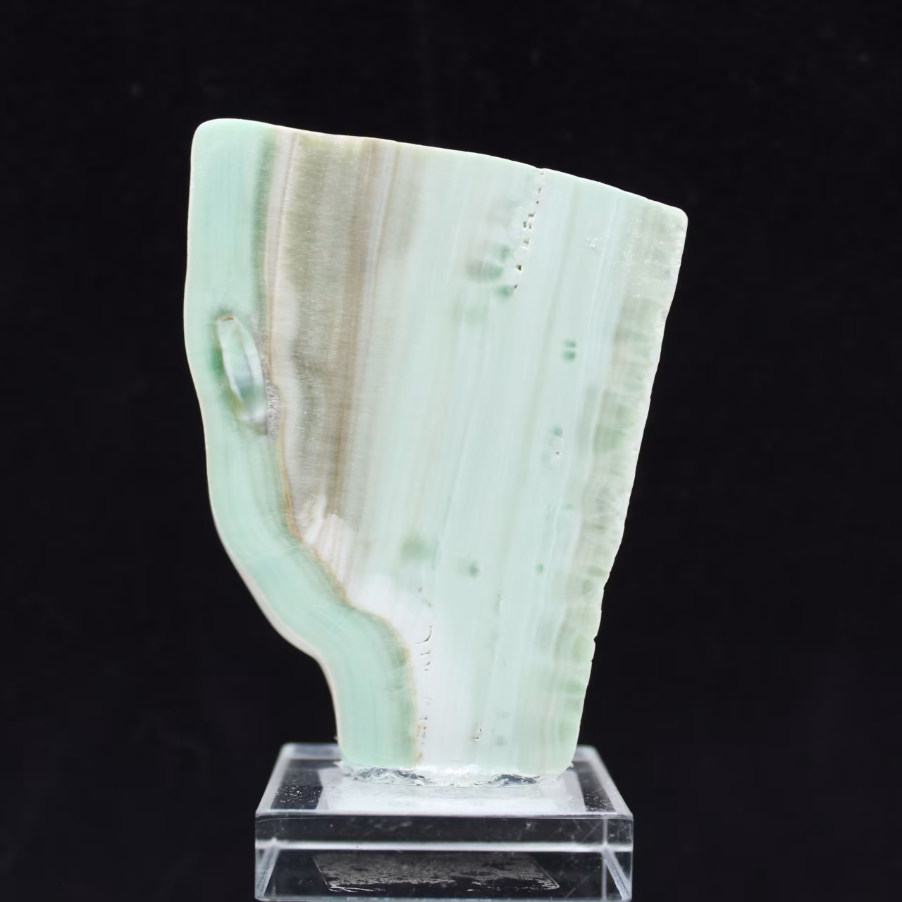 Pierre d’Aragonite verte naturelle en tranche