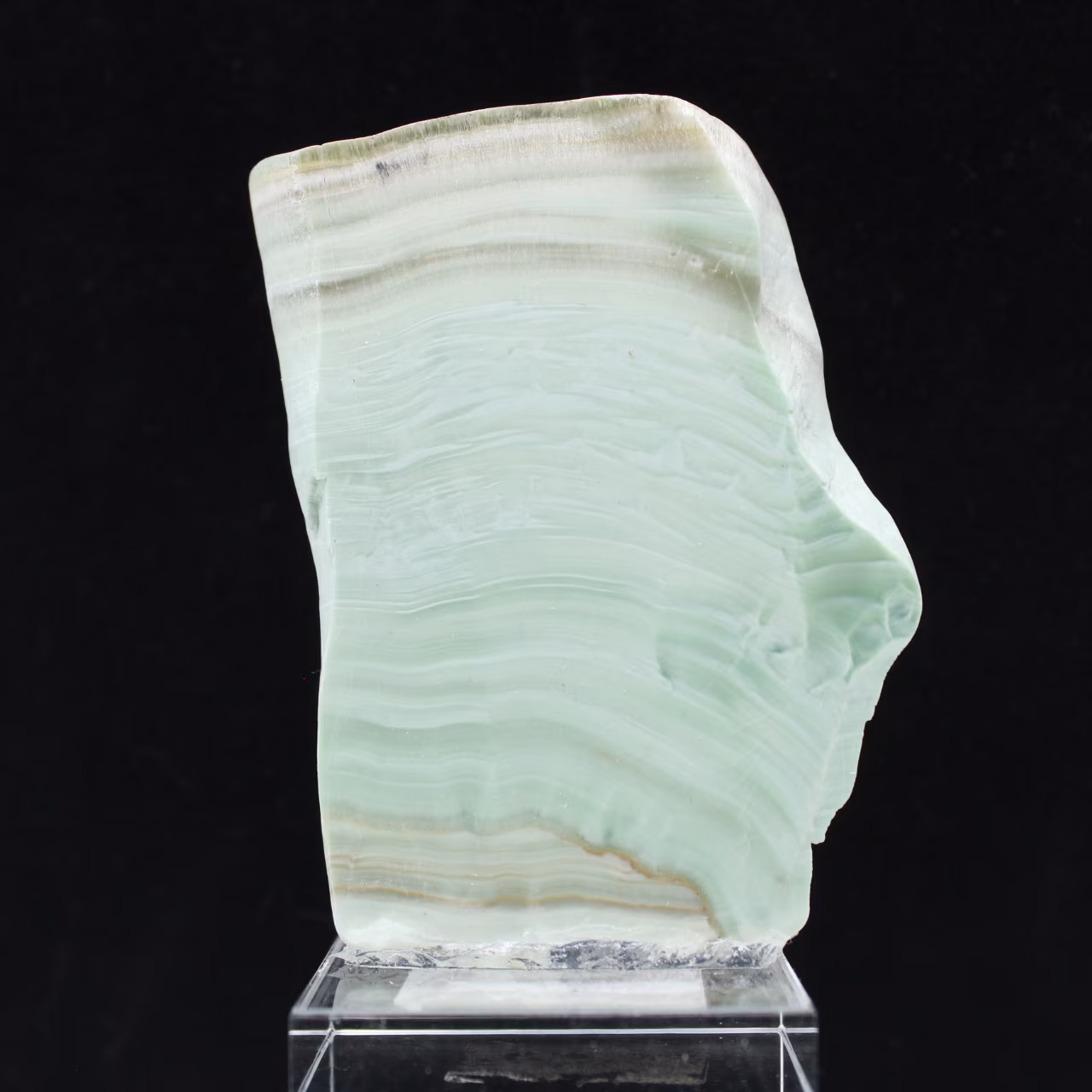 Tranche polie d’Aragonite verte minéral brut de qualité