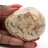 Feldspath malgache – Galet naturel de 135 grammes