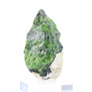 Chromediopside brut sur support, pierre naturelle finlandaise 70 g